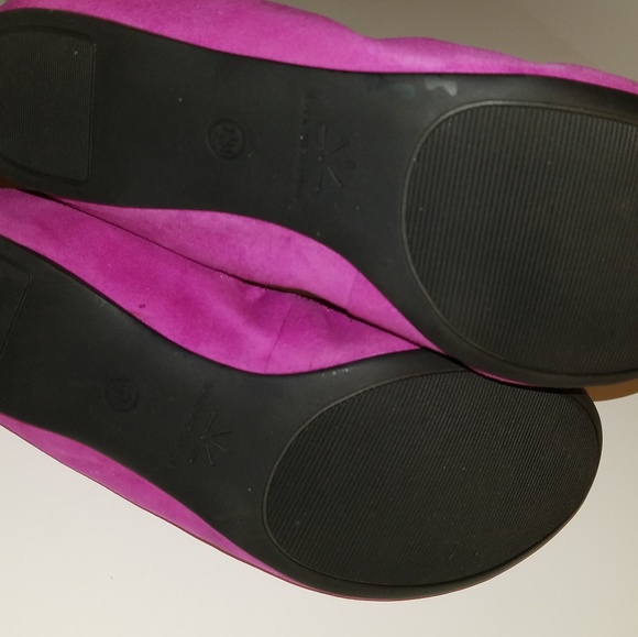 *Sold* Fuscia Isaac Mizrahi Live flat  7 1/2 - Picture 2 of 8